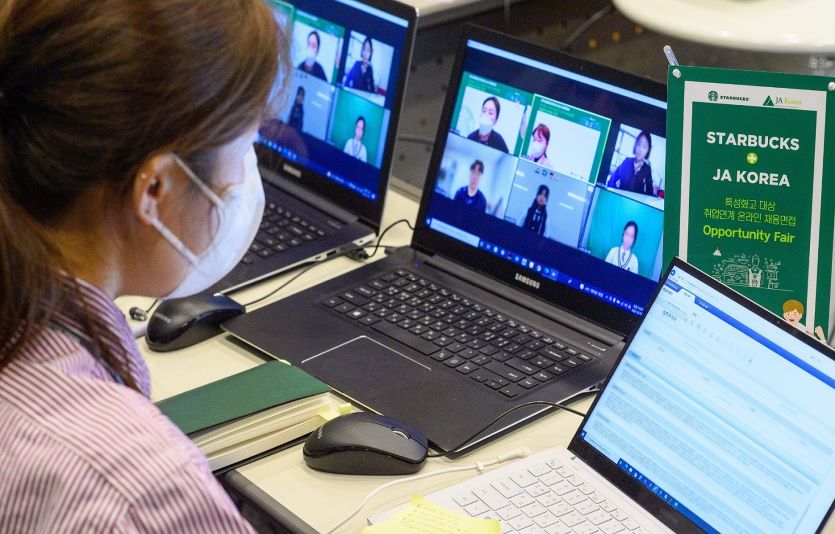 스타벅스가 청소년 취업 연계 프로그램으로 149명 채용했다. 사진=스타벅스