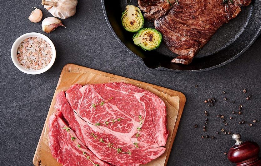 롯데마트는 호주산 소고기와 양고기를 저렴하게 판매한다. 사진=롯데마트