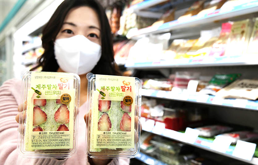 GS리테일이 운영하는 편의점 GS25은 딸기샌드위치 라인업을 2종으로 확대했다. 사진=GS리테일