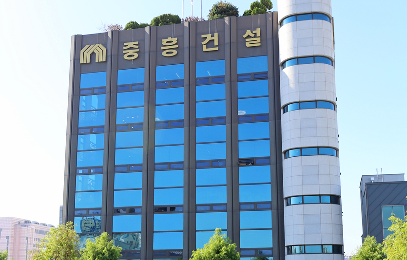 중흥건설그룹은 추석을 앞두고 협력사의 자금난 해소를 위해 공사대금 1000억원을 전액 현금으로 미리 지급한다. 중흥건설그룹 사옥. 사진=중흥건설그룹