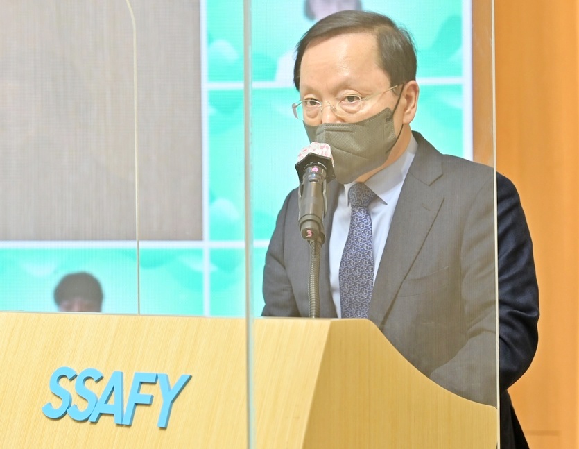 SSAFY 7기 입학식에 참석한 삼성전자 경영지원실 박학규 사장이 축사하고 있다. 사진=삼성전자