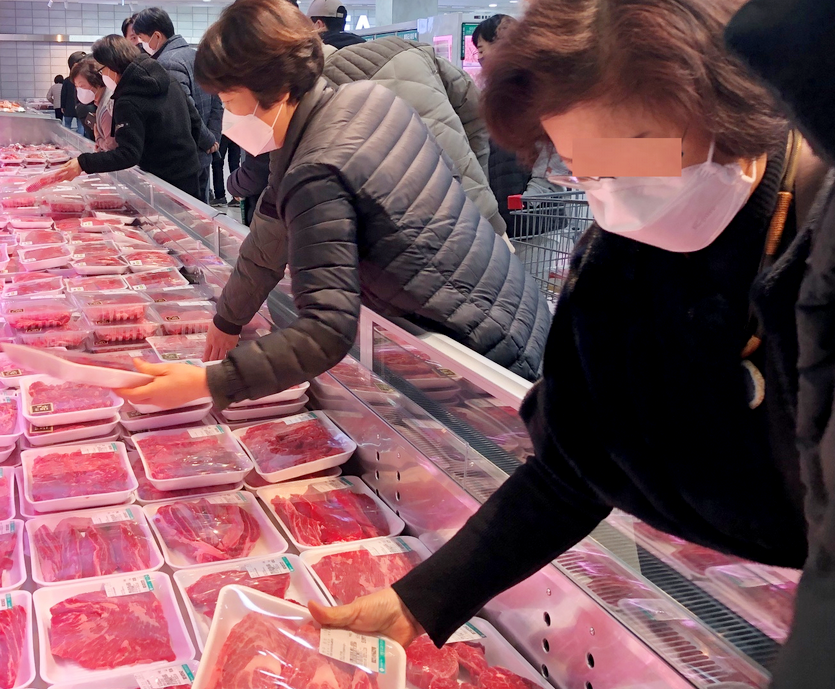 롯데마트는 창고형 할인점 맥스를 통해 호남 고객을 공략한다. 광주광역시 서구 치평동에 위치한 맥스 상무점 모습. 사진=롯데마트