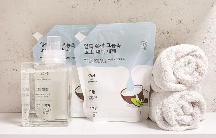 자주가 출시한 '얼룩 쓱싹 고농축 효소 세탁세제' 시리즈가 인기를 끌고 있다. 사진=신세계인터내셔날