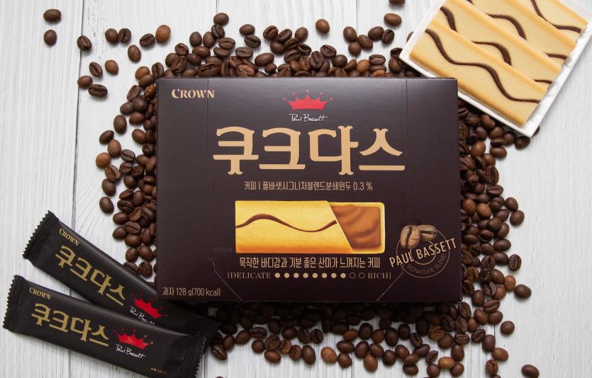 크라운이 유명 커피브랜드 폴바셋과 협업상품을 출시했다. 사진=크라운