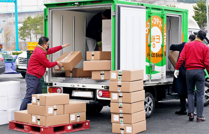 BBQ는 1억5000만원 상당의 치킨 꾸러미를 광주중앙 푸드뱅크, 하남 푸드뱅크 등 13곳의 지역 푸드뱅크에 최근 제공했다. 사진=BBQ