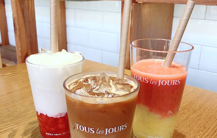 뚜레쥬르가 베이커리 프랜차이즈 업계 최초로 종이 빨대 및 다회용 컵 할인제를 도입한다. 사진=CJ푸드빌