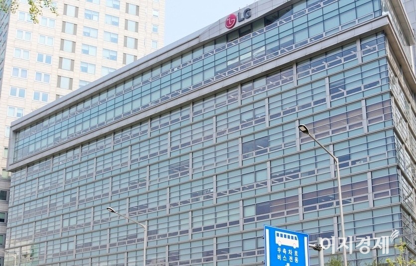 중국 화장품 시장에서 성장률 둔화 우려로 하락세를 이어가던 LG생활건강의 주가가 급등하고 있다. 서울시 종로구에 있는 LG생활건강 본사 전경. 사진=이지경제