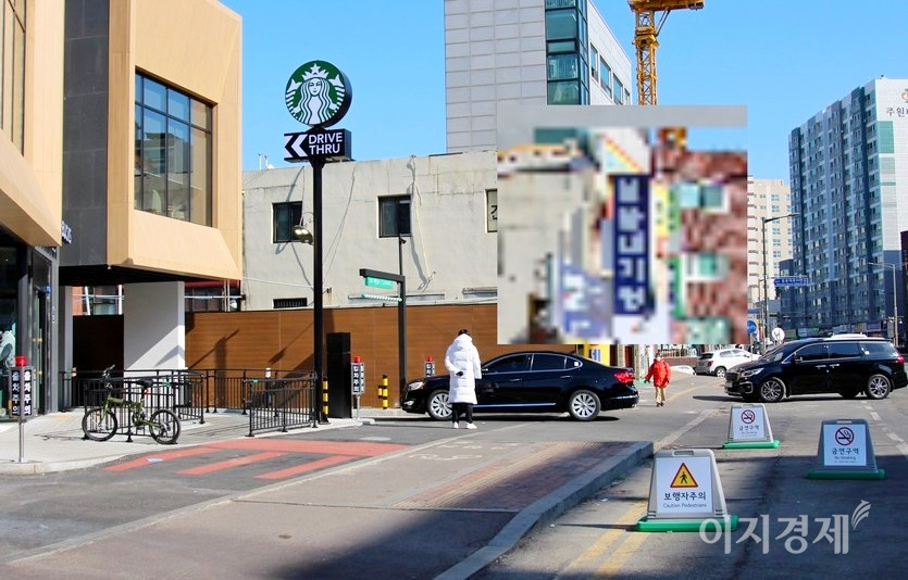 스타벅스성남모란DT점은 2층 규모에 100여석을 갖춘 대형 매장으로 드라이브 쓰루가 가능하다. 사진= 정수남 기자