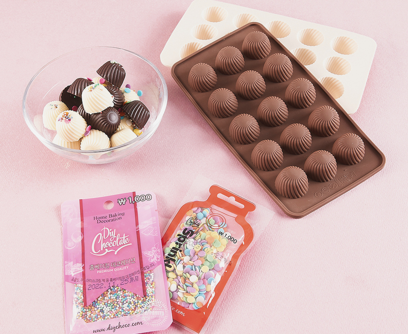 다이소는 발렌타인을 가성비 높게 준비할 수 있는 상품으로 기획전을 구성했으며, 고객은 170종의 상품을 만나볼 수 있다. 사진=다이소