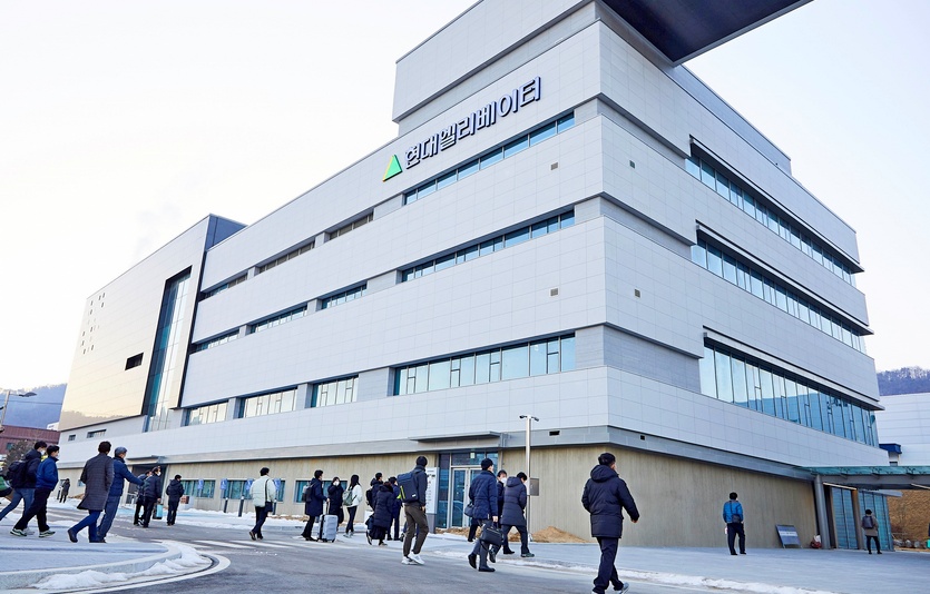 현대엘리베이터 임직원이 충주 스마트캠퍼스로 출근을 하고 있다. 사진=현대엘리베이터