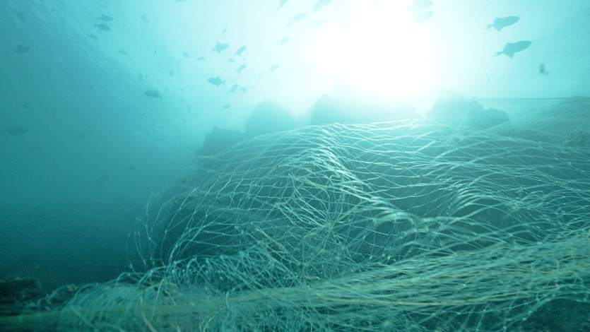삼성전자가 폐어망을 재활용한 친환경 소재를 향후 출시되는 갤럭시 기기에 적용한다. 인도양에 버려진 폐어망. 사진=삼성전자