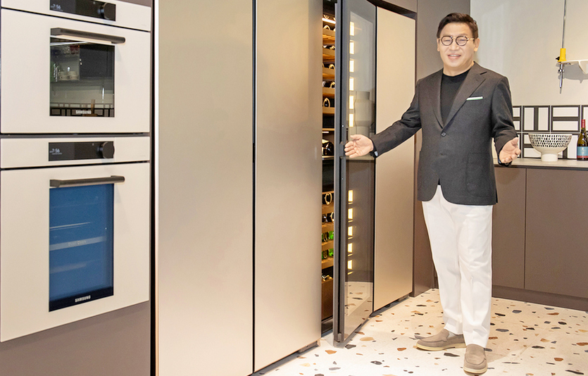 삼성전자 생활가전사업부장 이재승 사장이 비스포크 인피니트 신제품을 소개하고 있다. 사진=삼성전자