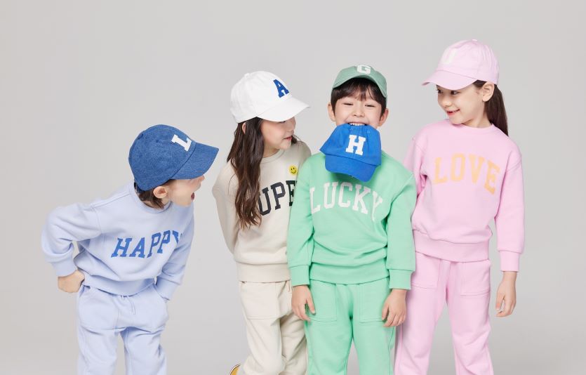 래핑차일드가 옥수수를 소재로 한 친환경 유아동의류를 선보이고 봄맞이 할인행사를 진행한다. 사진=서양네트웍스