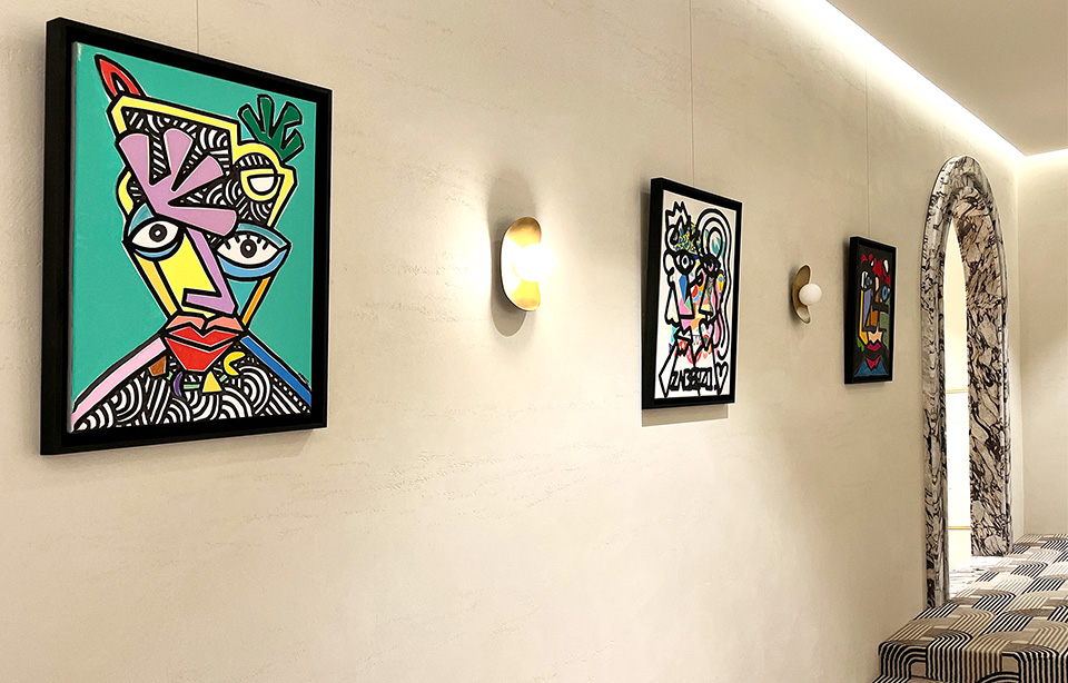 한섬은 ‘더한섬하우스’ 전국 3개 전 점포(광주점·제주점·부산점)에서 지비지 작가 작품 전시를 연다. 더한섬하우스부산점에서 진행중인 지비지 작가 전시. 사진=한섬