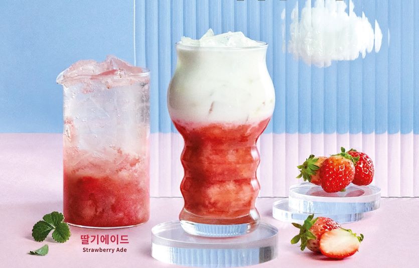 빽다방이 국내산 딸기를 풍부하게 넣은 딸기 음료 2종을 선보인다. 사진=빽다방
