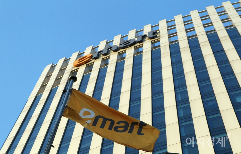 이마트가 100만주의 자사주를 취득한다. 사진=이지경제