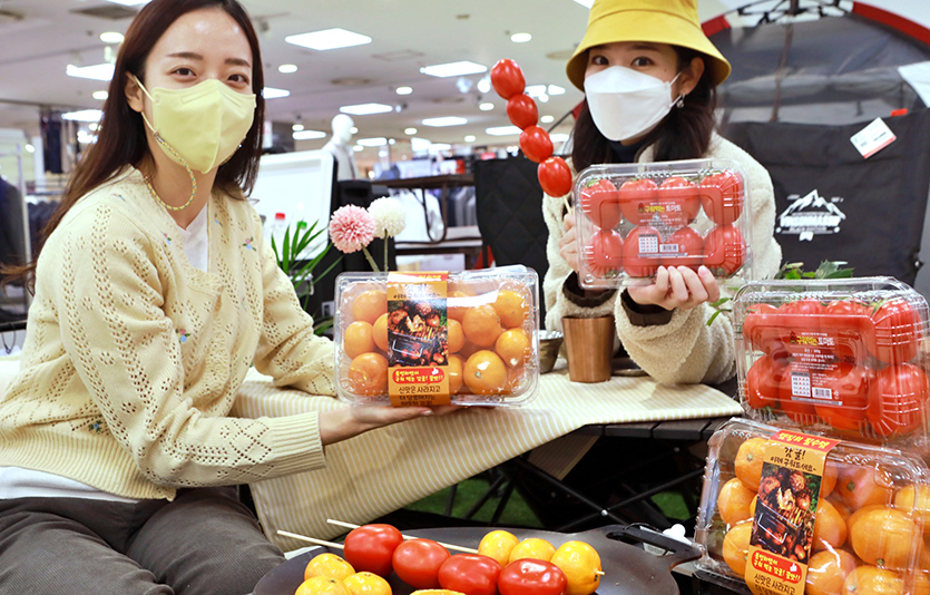 롯데마트는 구워먹는 과일로 틈새 과일시장을 공략한다. 사진=롯데마트