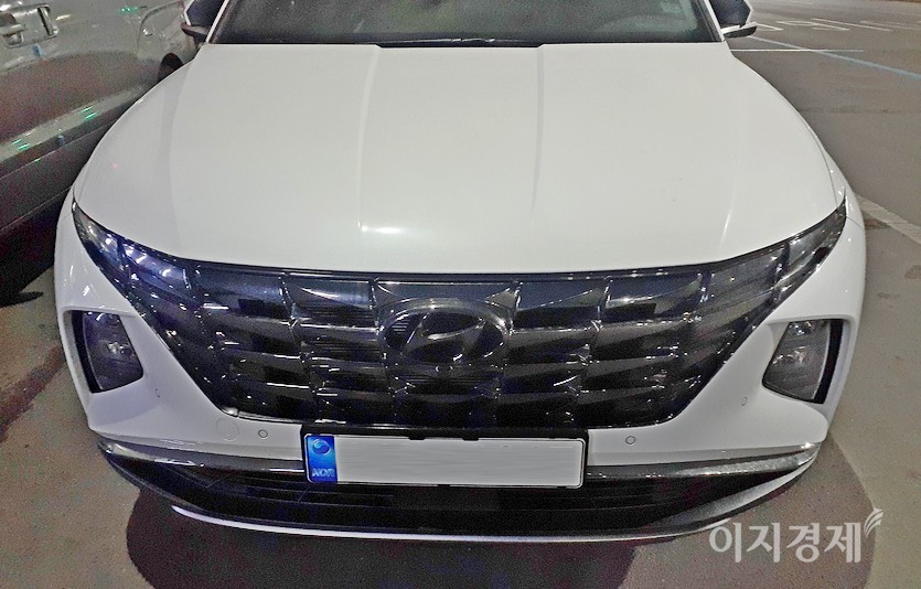 소피아가 극중 현대차 중형 SUV 검은색 투싼을 타면서 현대차 엠블럼이 수초간 화면에 나온다. 사진=정수남 기자