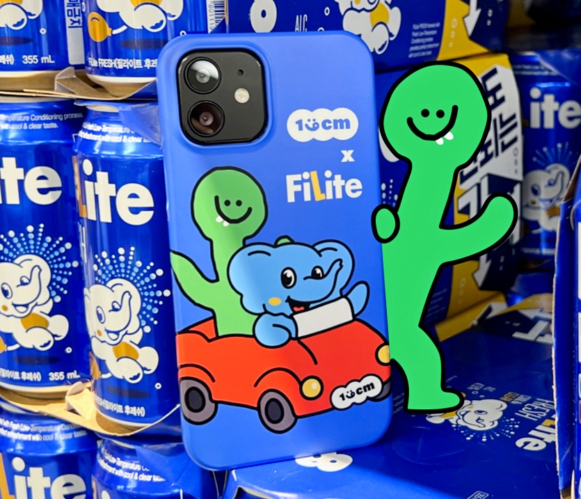 하이트진로가 필라이트의 코끼리 캐릭터 ‘필리’가 그려진 스마트폰 장식품을 이날 내놨다. 사진=하이트진로