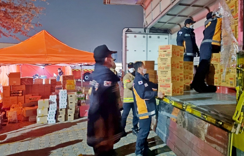 오뚜기가 울진과 삼척 등 산불 피해 지역에 진라면 등 컵라면과 오뚜기 컵밥 1만6000개를 긴급 전달했다. 사진=오뚜기