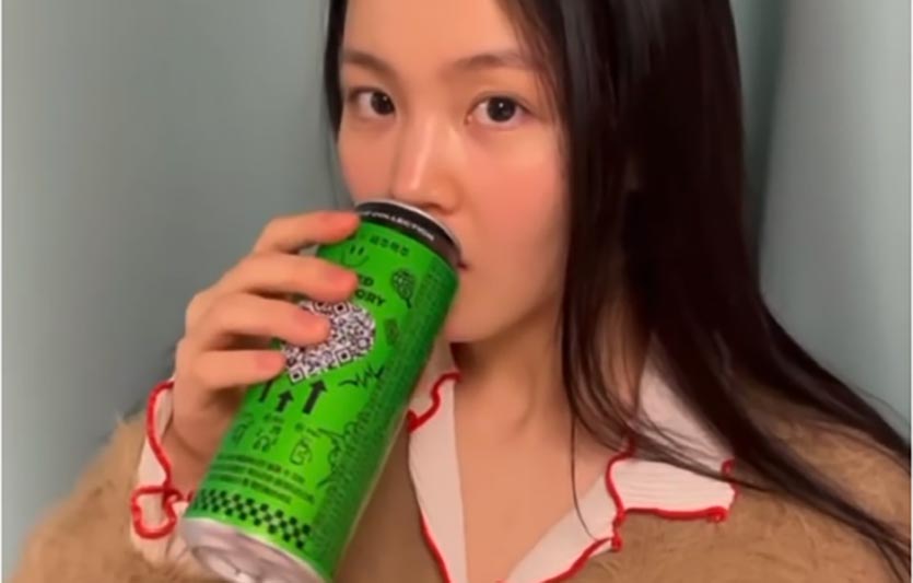 제주맥주는 힙합 레이블 AOMG와 함께 AOMG 아워 에일을 출시했다. 가수 이하이의 AOMG 아워 에일 인증 SNS. 사진=제주맥주