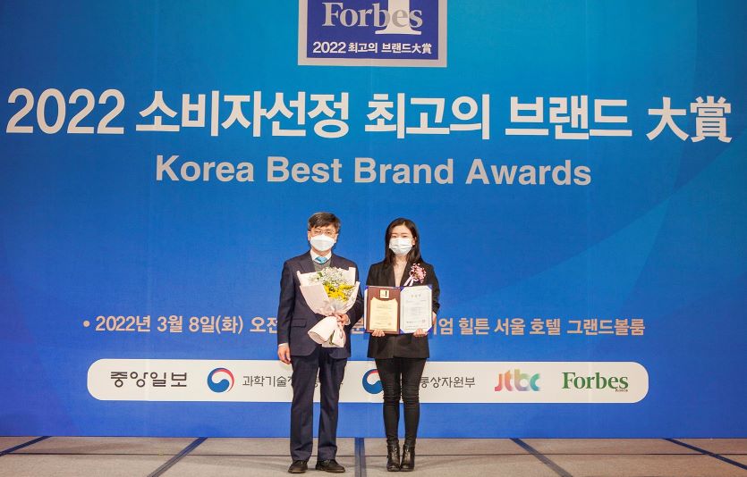 스마트카라가 '2022 소비자선정 최고의 브랜드'에서 음식물처리기 부문 대상을 수상했다. 사진=스마트카라