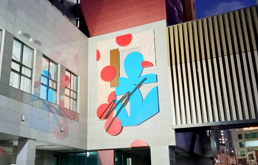 롯데건설이 ‘용산 원효 루미니’에 예술가 275c의 작품을 설치했다. 사진=롯데건설