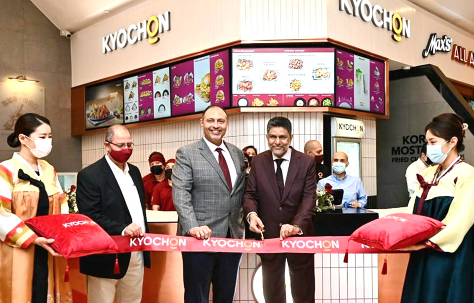 교촌에프앤비는 두바이 3호점 ‘에미레이트 몰점’을 18일 개점했다. 사진=교촌에프앤비