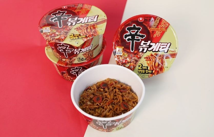 농심이 신라면과 짜파게티를 조화시켜 '신볶게티 큰사발면'을 출시한다. 사진=농심