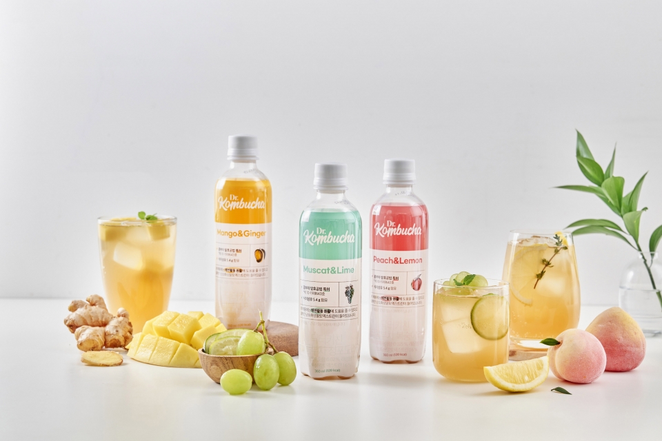 닥터키친이 기능성 원료에 달콤한 과일향을 담은 닥터콤부차를 출시했다. 사진=닥터키친