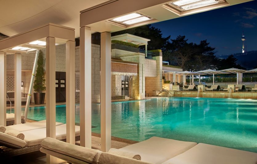 서울신라호텔은 야외수영장 조기개장에 이용고객도 늘었다고 밝혔다. 사진=서울신라호텔