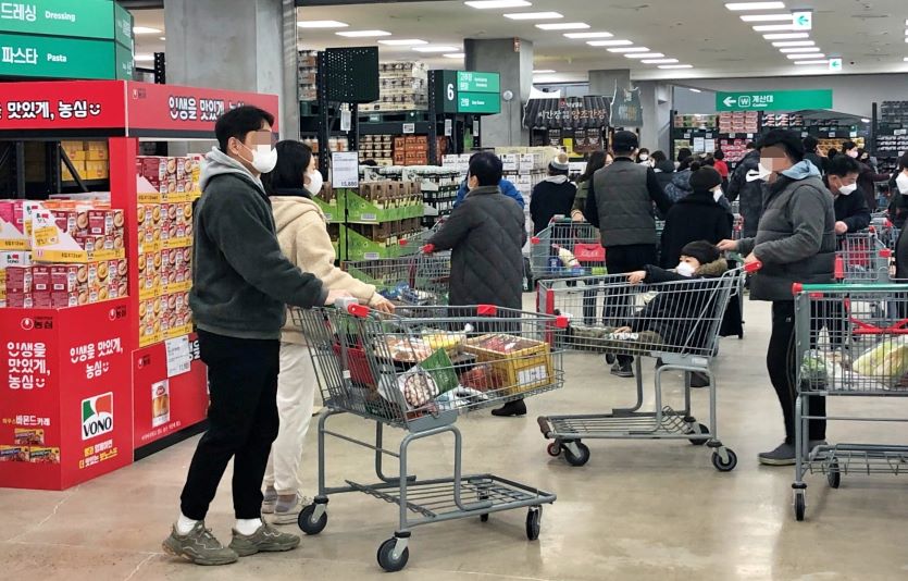 롯데마트는 창고형 할인매장 맥스 4호점을 창원에 열고 경상지역 공략에 나선다. 사진=롯데마트