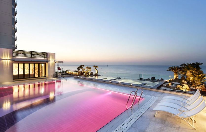 파라다이스 호텔 부산은 바다조망 발코니에 가족친화적인 5성급호텔이다. 사진=호텔스닷컴