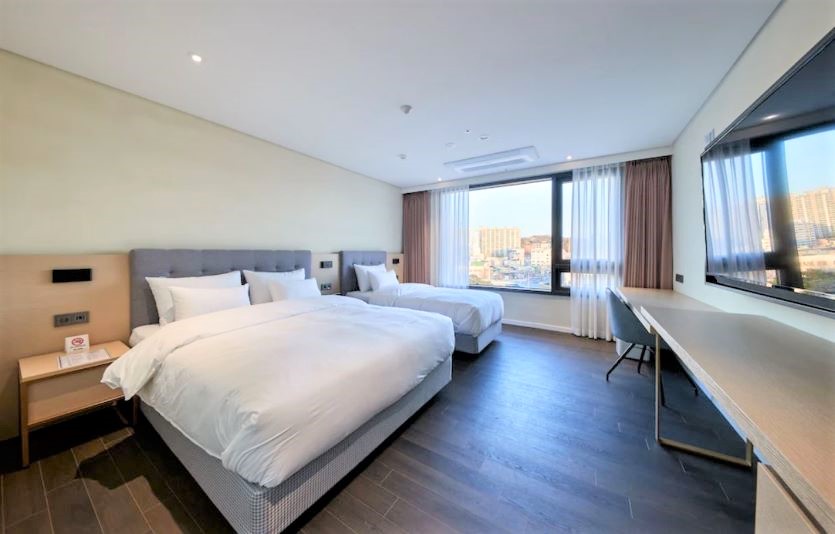 광주기아챔피언스필드에서 가까운 에이치원 호텔은 어린이전용수영장, 노천탕 시설들이 있어 가족투숙객들에게 좋다. 사진=호텔스닷컴