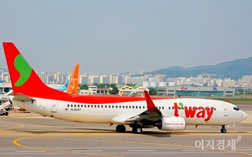 티웨이홀딩스는 자회사인 티웨이항공에 1700억원 규모 보통주 5358만주 담보 제공을 결정했다고 공시했다. 사진=양지훈 기자