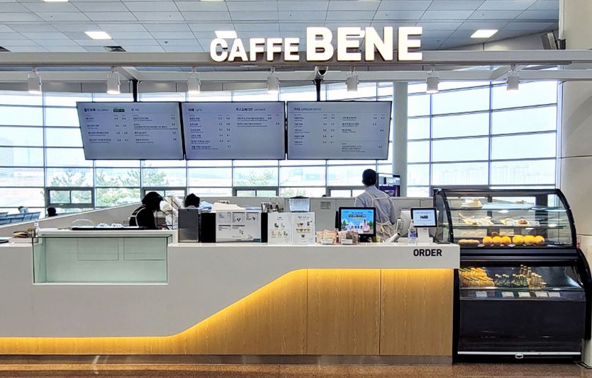 커피브랜드 카페베네가 포항역에 테이크아웃형 매장을 선보인다.  사진=카페베네