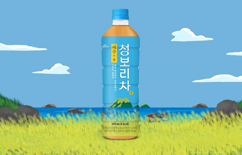 쟈뎅이 깔끔하고 고소한 보리차음료 '제주의 봄 청보리차'를 출시했다. 사진=쟈뎅