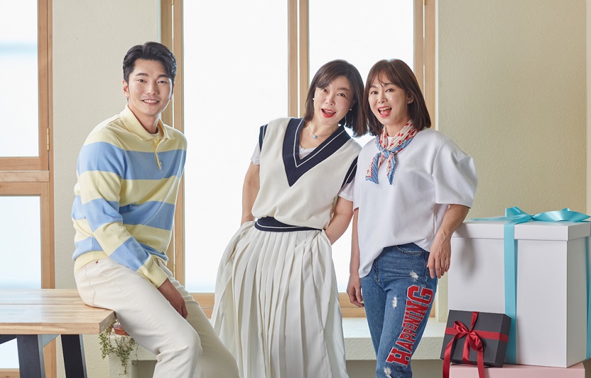 CJ온스타일이 '최화정쇼' 6주년을 맞아 4월에 특별행사를 마련했다. 사진=CJ온스타일