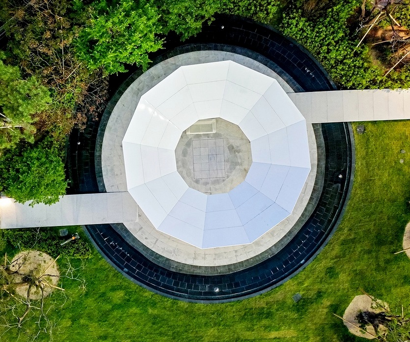 현대건설이 디에이치 라클라스의 조경 시설물인 ‘클라우드 워크 파빌리온’으로 레드닷 디자인어워드 본상을 최근 수상했다. 사진=현대건설