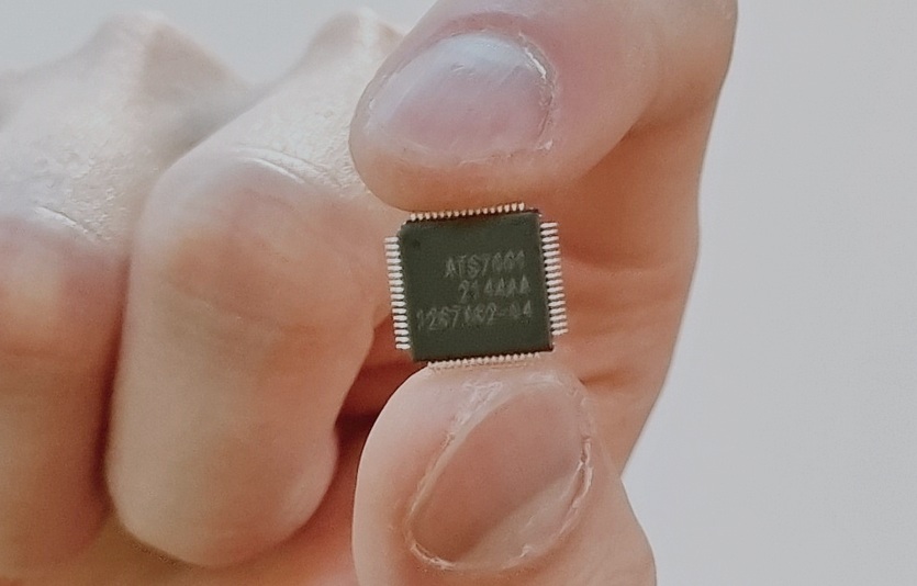 SK온이 최근 개발에 성공항 BMIC칩. 사진=SK온