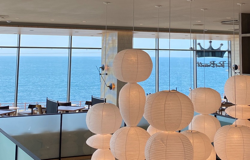 카페 폴 바셋이 두번째 제주 매장인 제주 용담 DT점을 개점했다. 사진=폴바셋