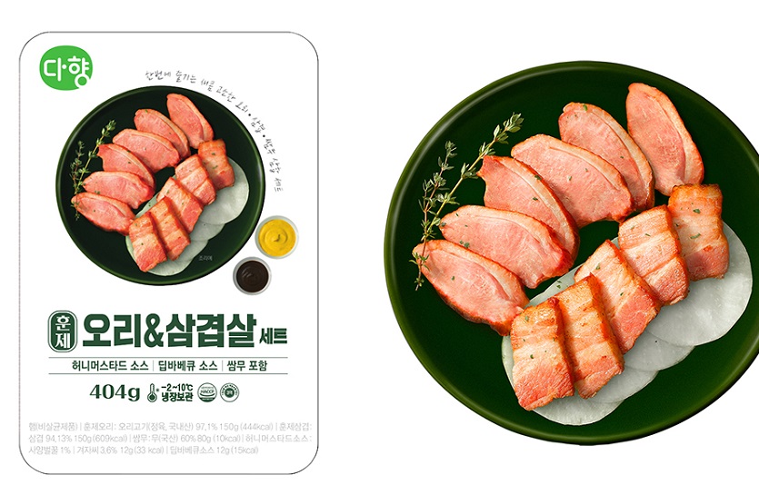 다향이 훈제오리와 삼겹살, 쌈무까지 동시에 즐길 수 있는 간편식 세트를 선보인다. 사진=다향