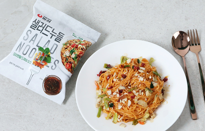 농심이 샐러드와 건면을 함께 즐길 수 있는 ‘샐러드누들’을 새롭게 출시한다. 사진=농심