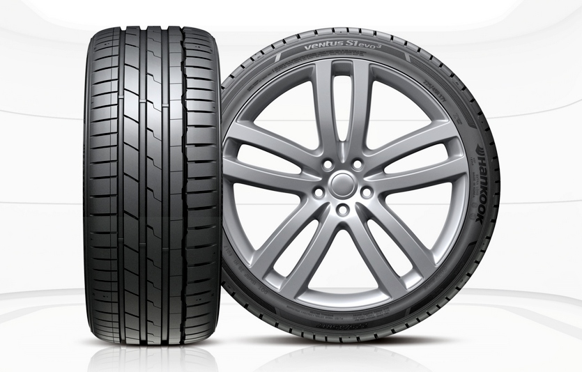 BMW의 그란쿠페 i4 EV가 한국타이어 벤투스 S1 에보3을 장착한다. 사진=한국타이어