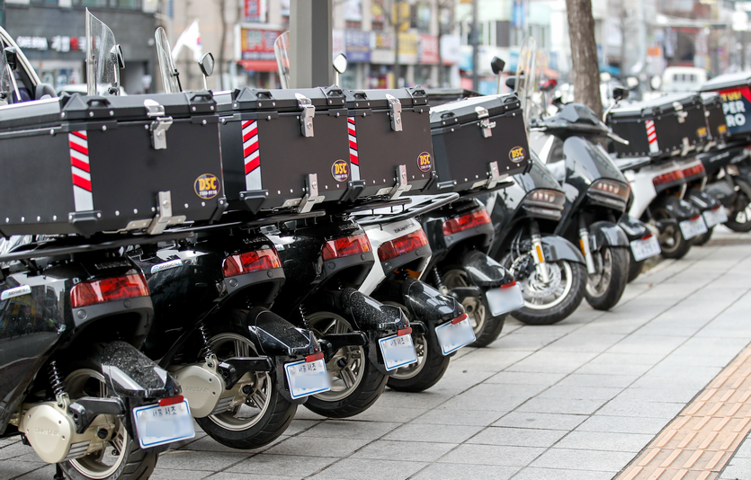 국내 한 중소기업이 이륜전기차 전용 7단 변속기를 개발해 내년 상용화한다. 전기이륜차. 사진=뉴시스