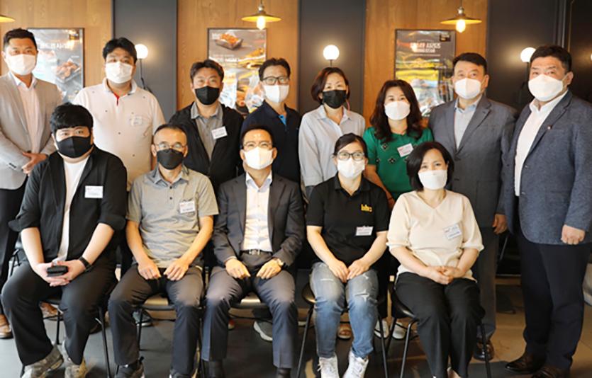 bhc치킨이 상생경영과 고객중시 경영, 품질경영 강화로 올해도 지난해에 이어 가맹점과의 지속적인 동반 성장을 이어나간다. 사진=bhc치킨