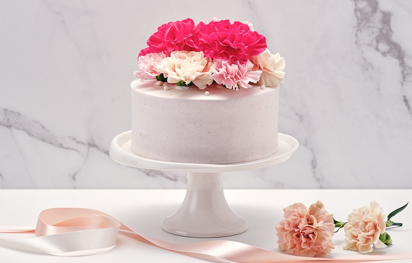 인터컨티넨탈호텔이 스파 이용권과 카네이션 케이크 등을 묶은 어버이날 특별 패키지 상품을 선보인다. 사진=그랜드 인터컨티넨탈