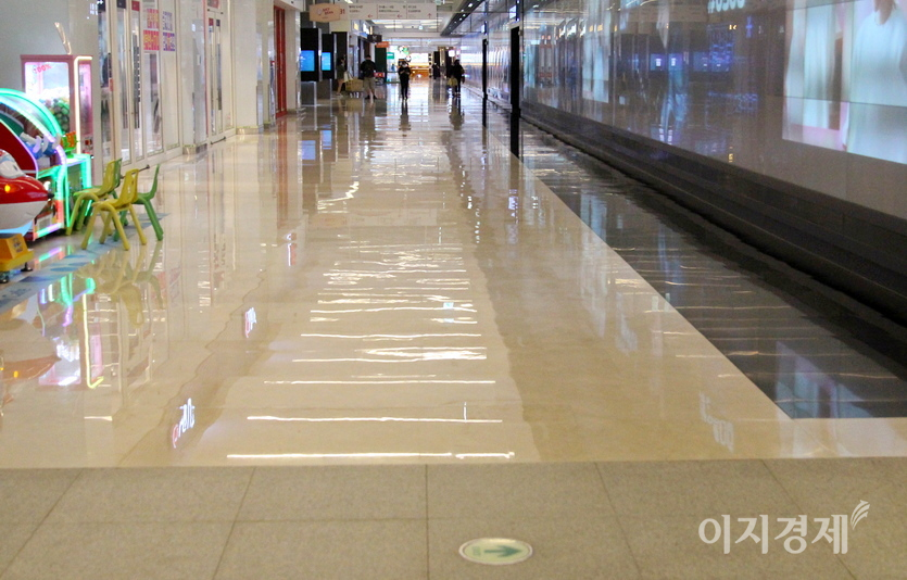 비슷한 시각, 코엑스 명물 미디어윌 앞. 행인이 뜸하다. 사진=정수남 기자