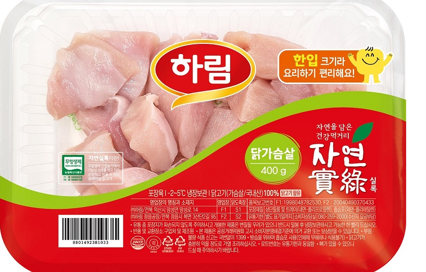하림이 한입크기로 다양하게 활용할 수 있는 '하림 자연실록 무항생제 닭가슴살' 제품을 출시했다. 사진=하림