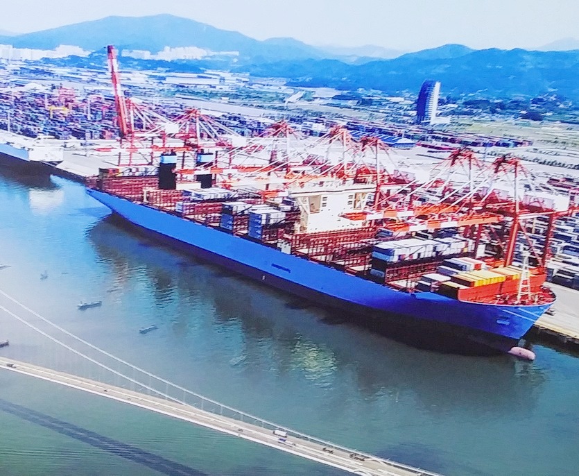 광양항은 스마트항만과 물류기반 항만으로 변모해 전남 발전을 견인한다. 광양항 전경. 사진=이지경제